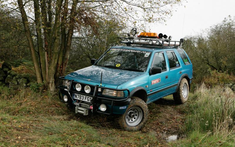 Daihatsu fourtrak off shop road modifications